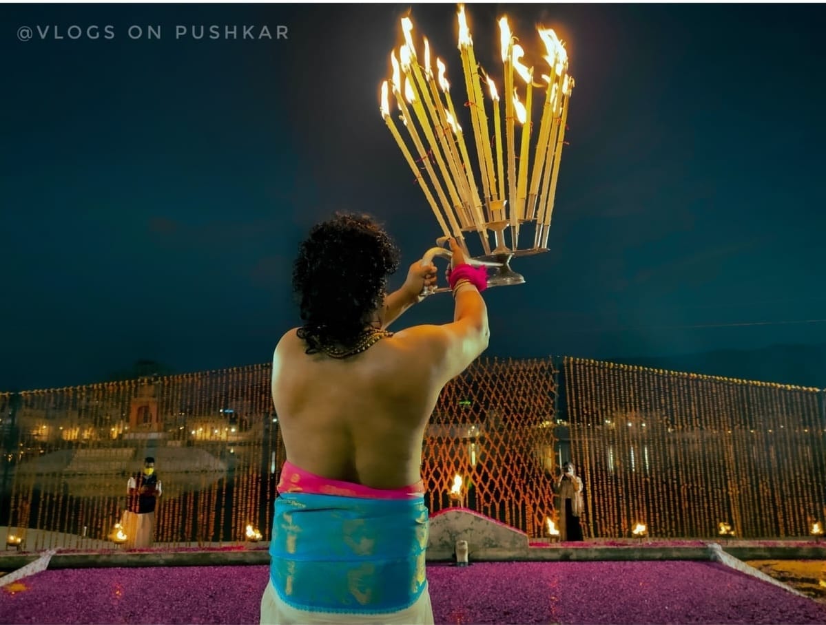 Evening aarti at Pushkar Lake